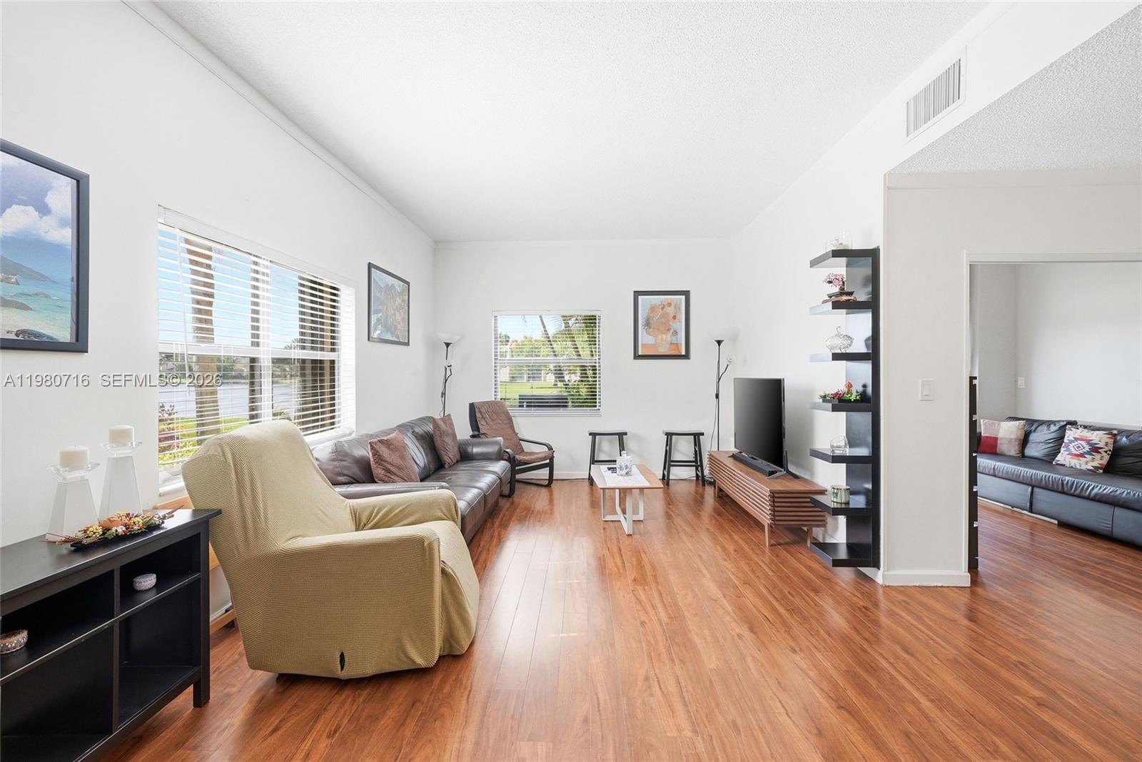 567 Racquet Clb Rd #18 Weston, FL 33326