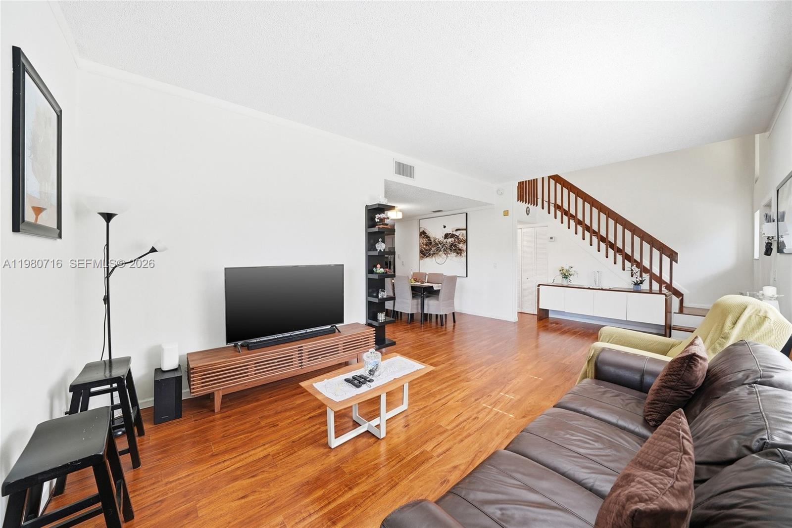 567 Racquet Clb Rd #18 Weston, FL 33326