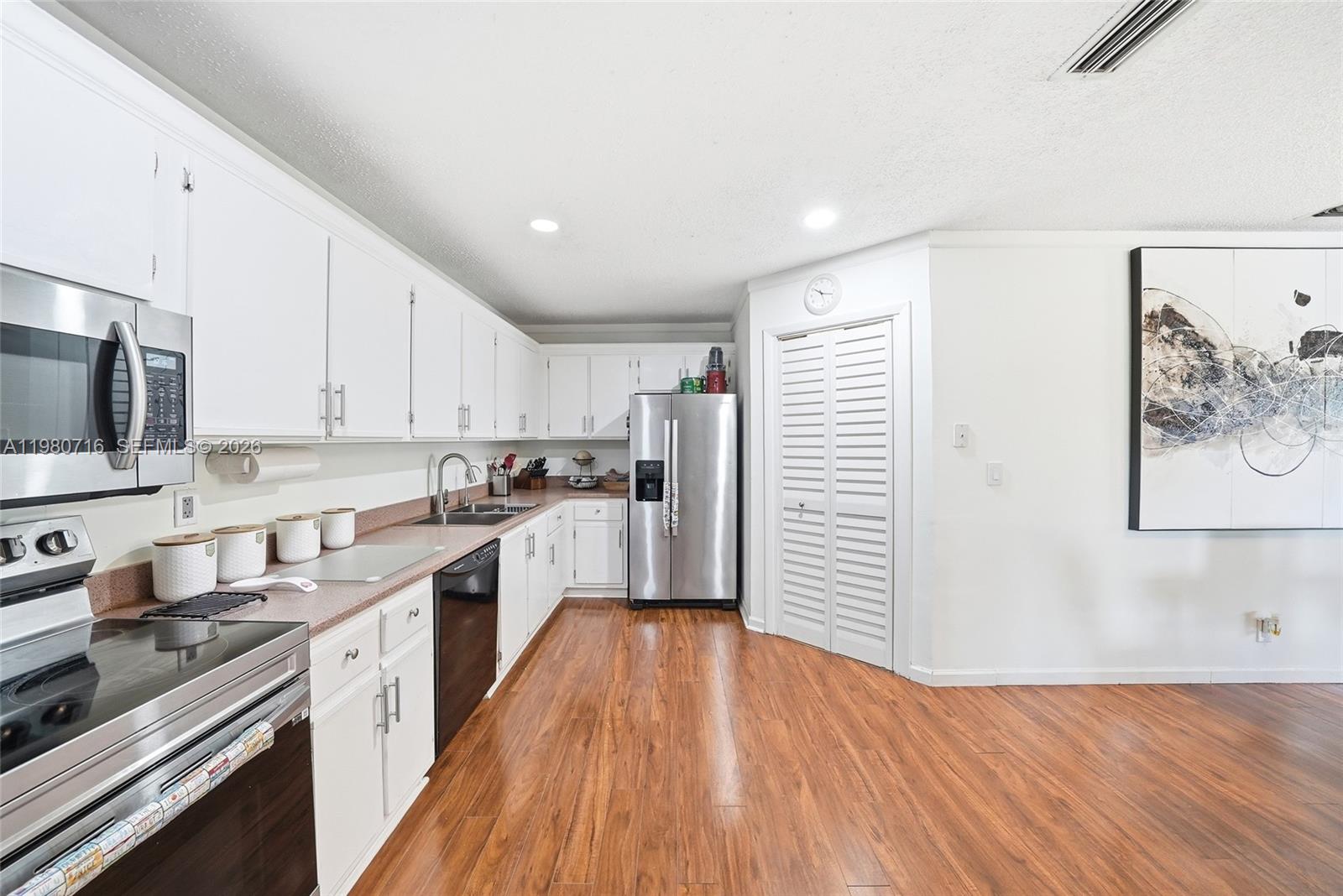 567 Racquet Clb Rd #18 Weston, FL 33326