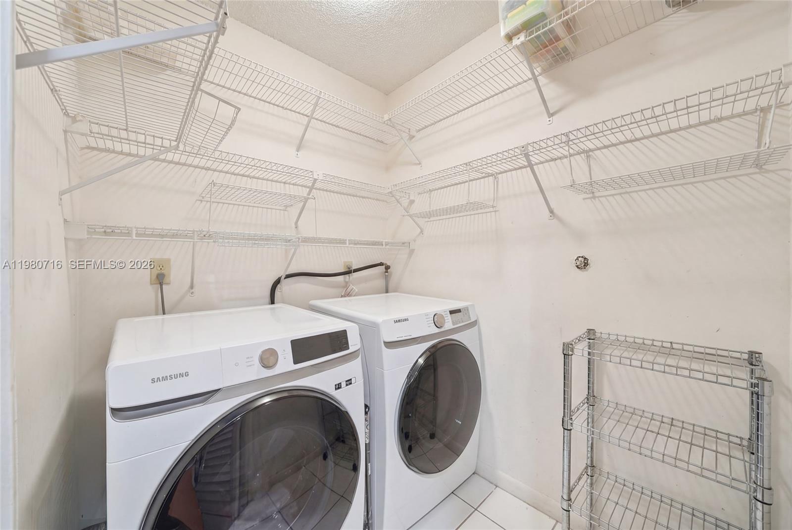 567 Racquet Clb Rd #18 Weston, FL 33326