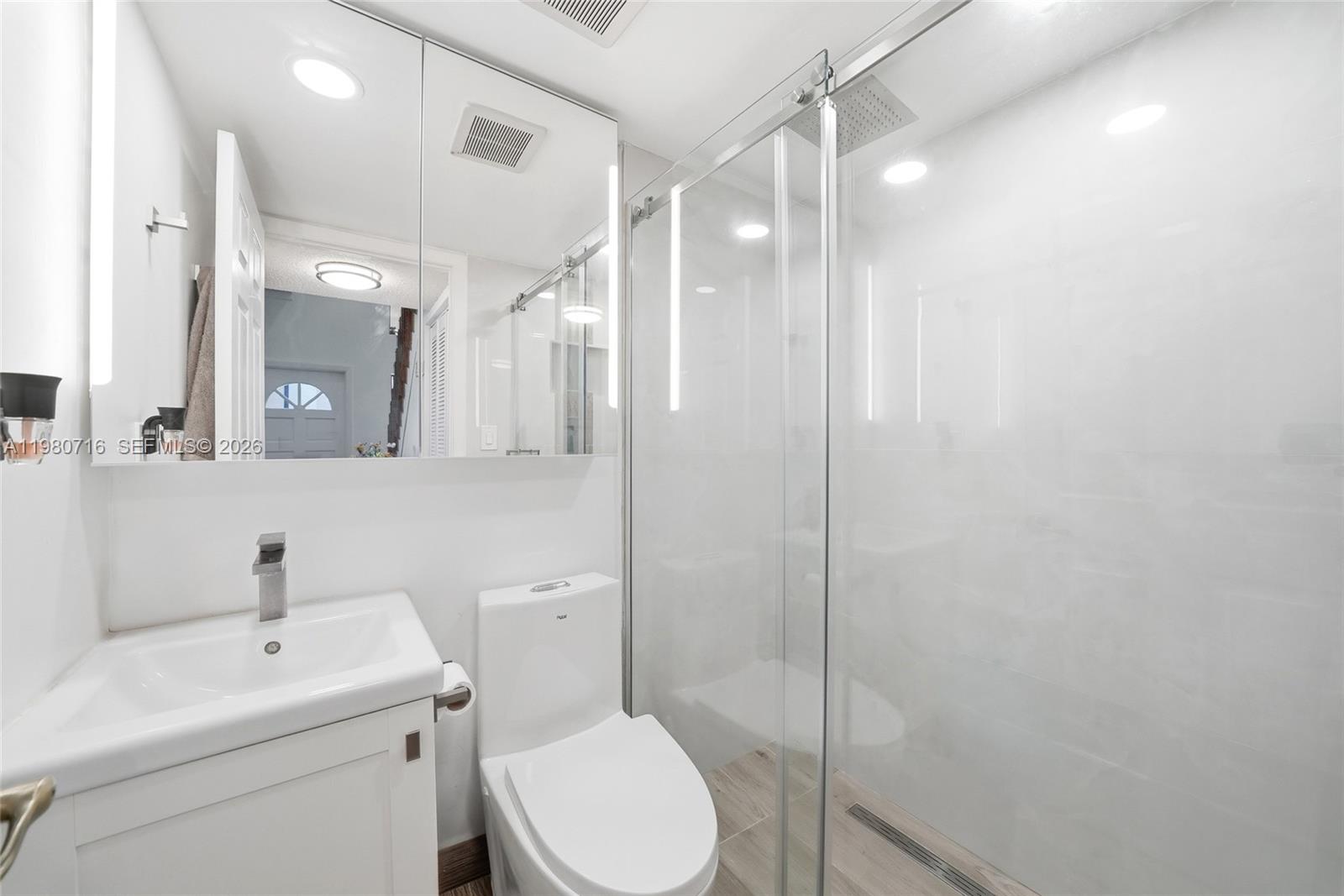 567 Racquet Clb Rd #18 Weston, FL 33326