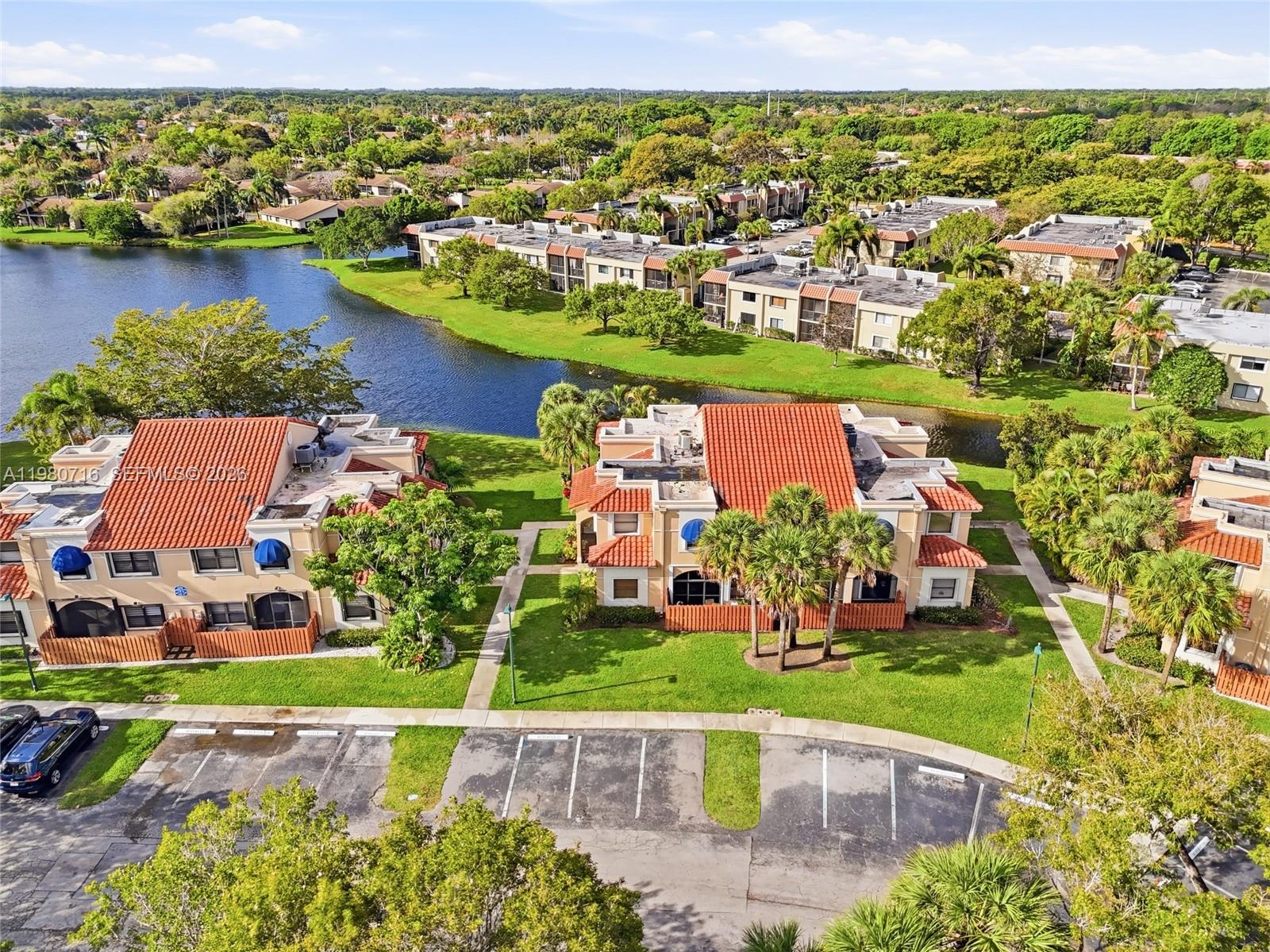 567 Racquet Clb Rd #18 Weston, FL 33326