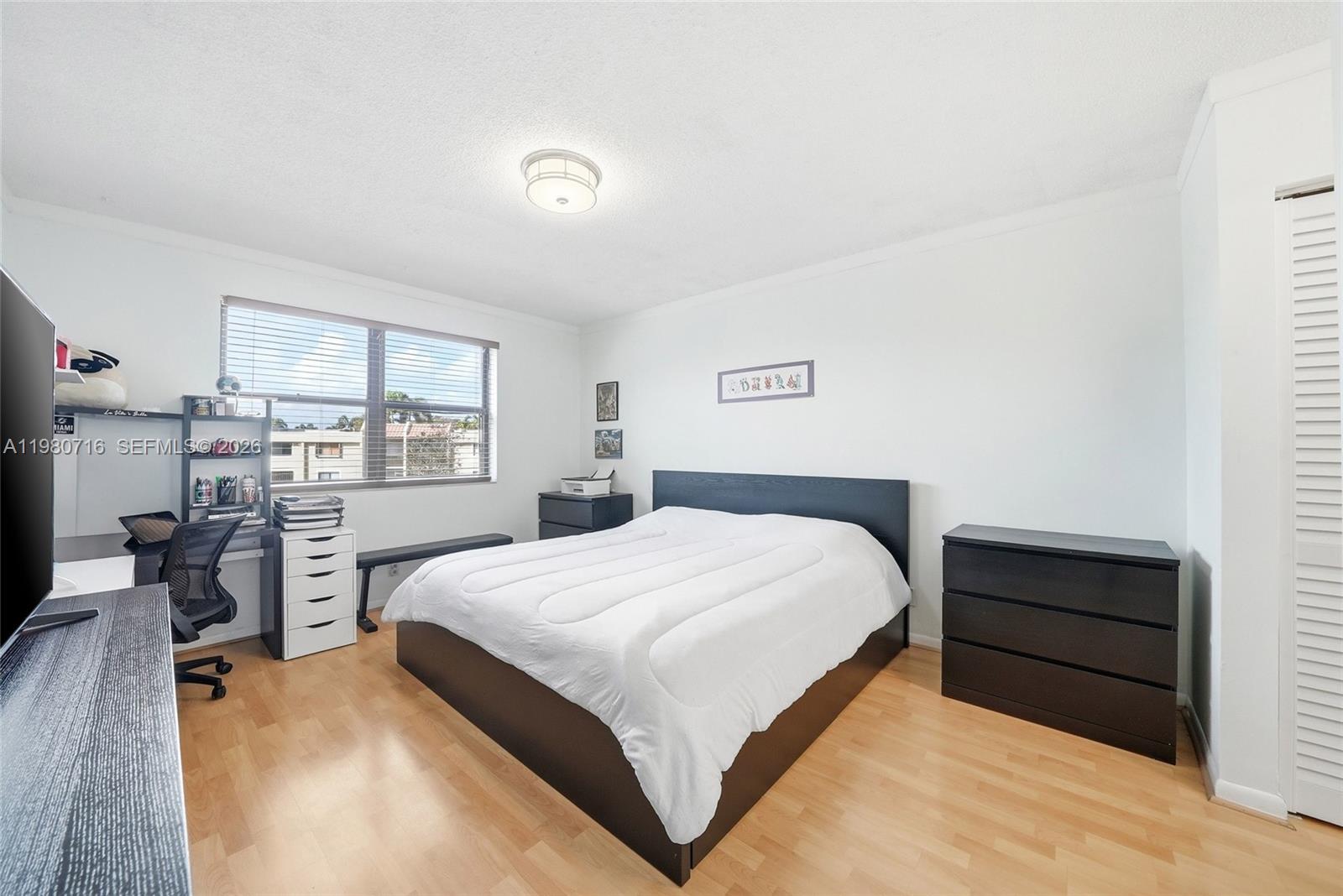 567 Racquet Clb Rd #18 Weston, FL 33326