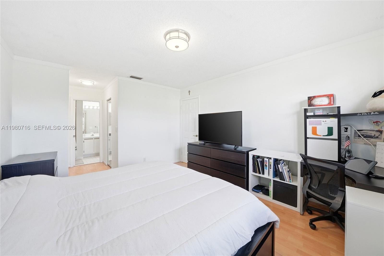 567 Racquet Clb Rd #18 Weston, FL 33326