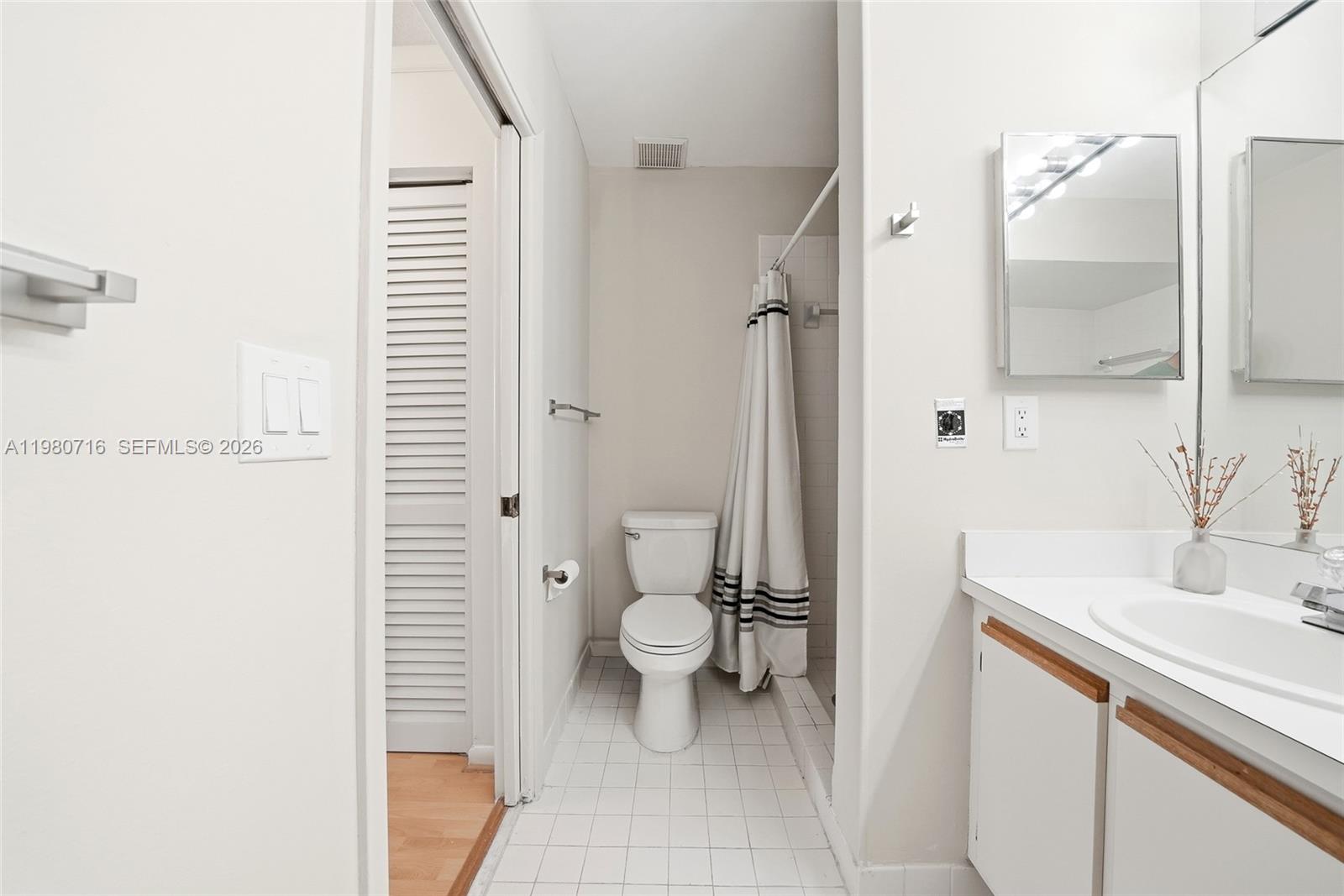 567 Racquet Clb Rd #18 Weston, FL 33326