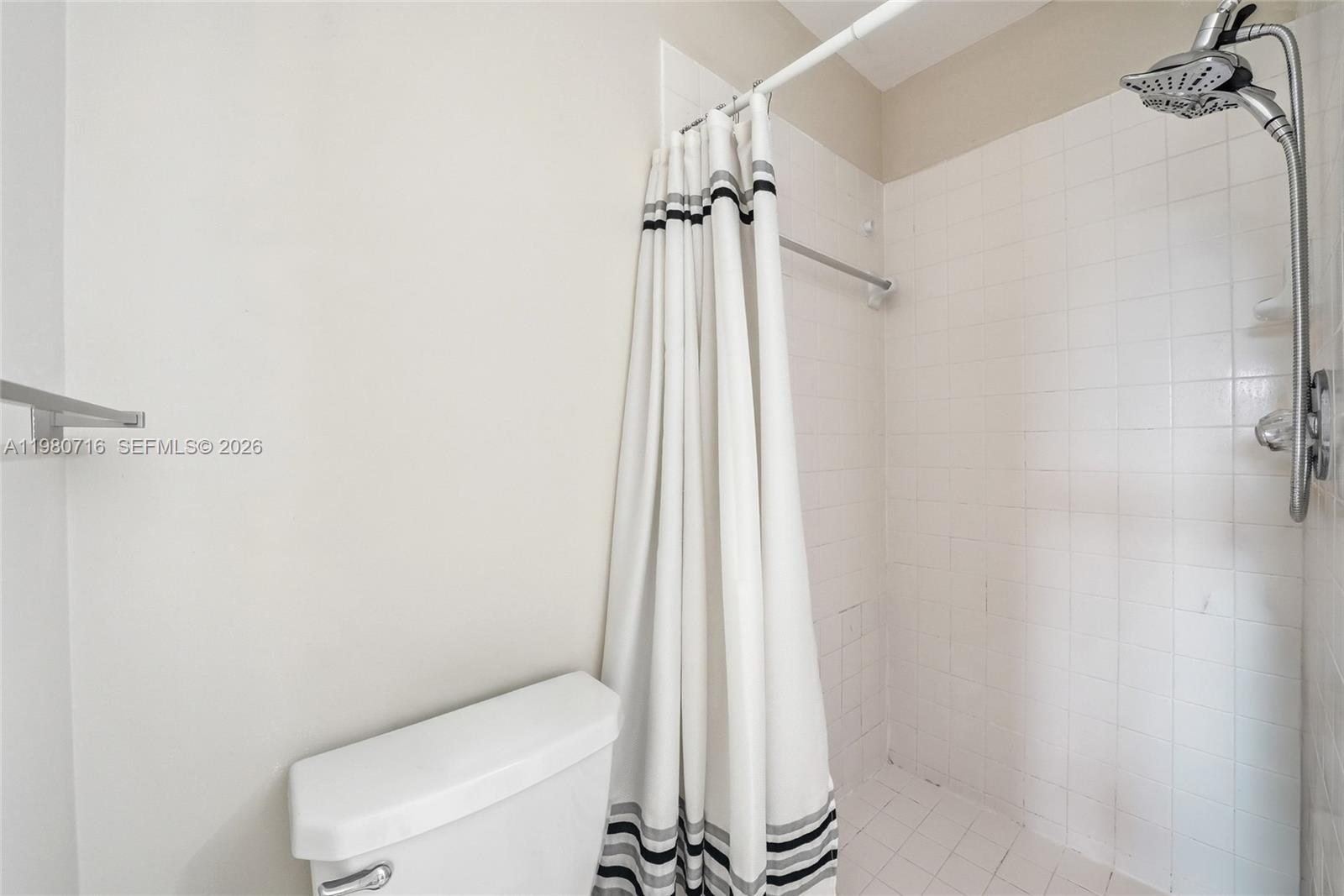 567 Racquet Clb Rd #18 Weston, FL 33326