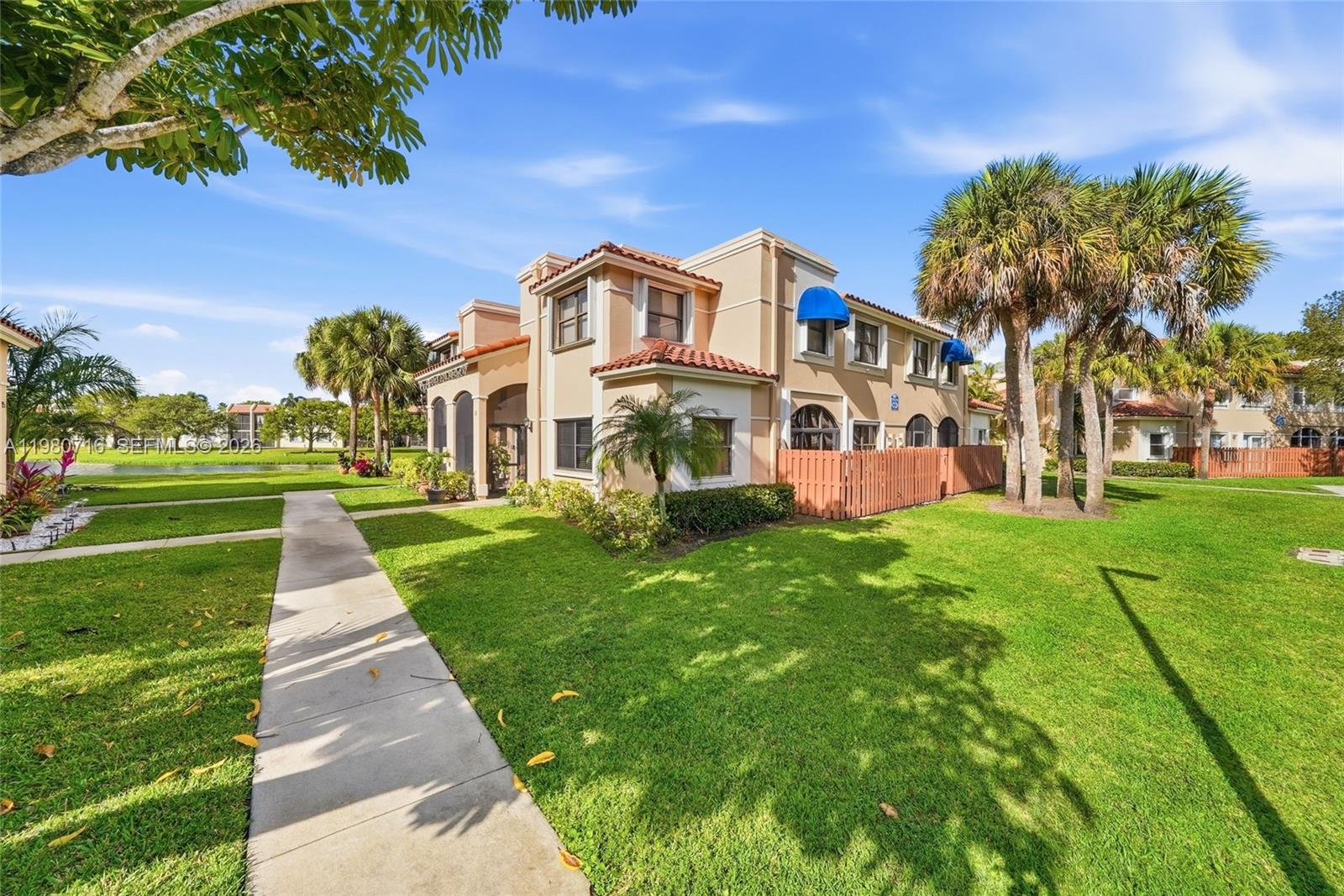 567 Racquet Clb Rd #18 Weston, FL 33326