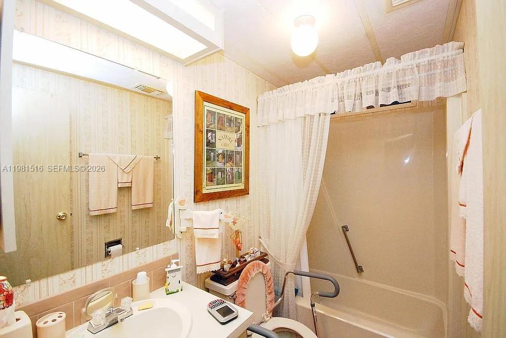 215 Laurelcrest Cir Valrico Other, FL 33594