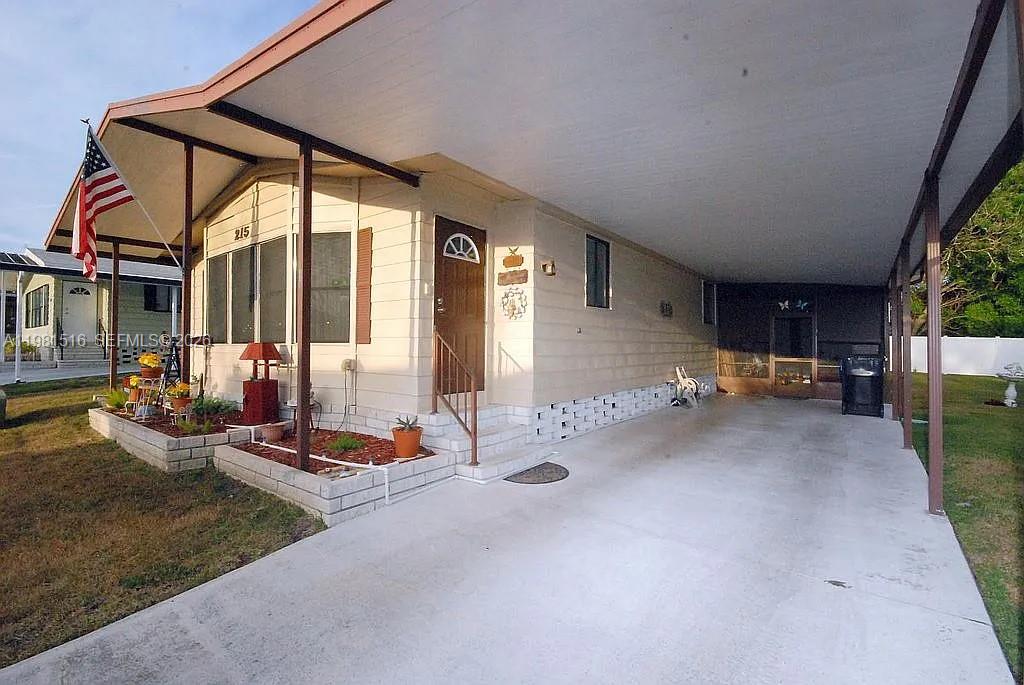 215 Laurelcrest Cir Valrico Other, FL 33594