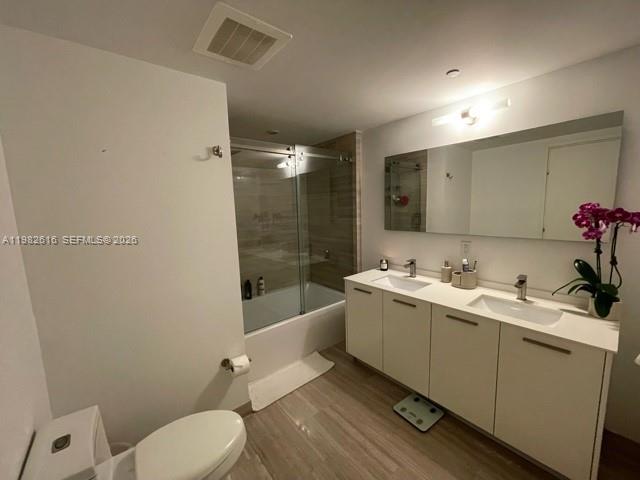 1300 Brickell Bay Dr #1100 Miami, FL 33131