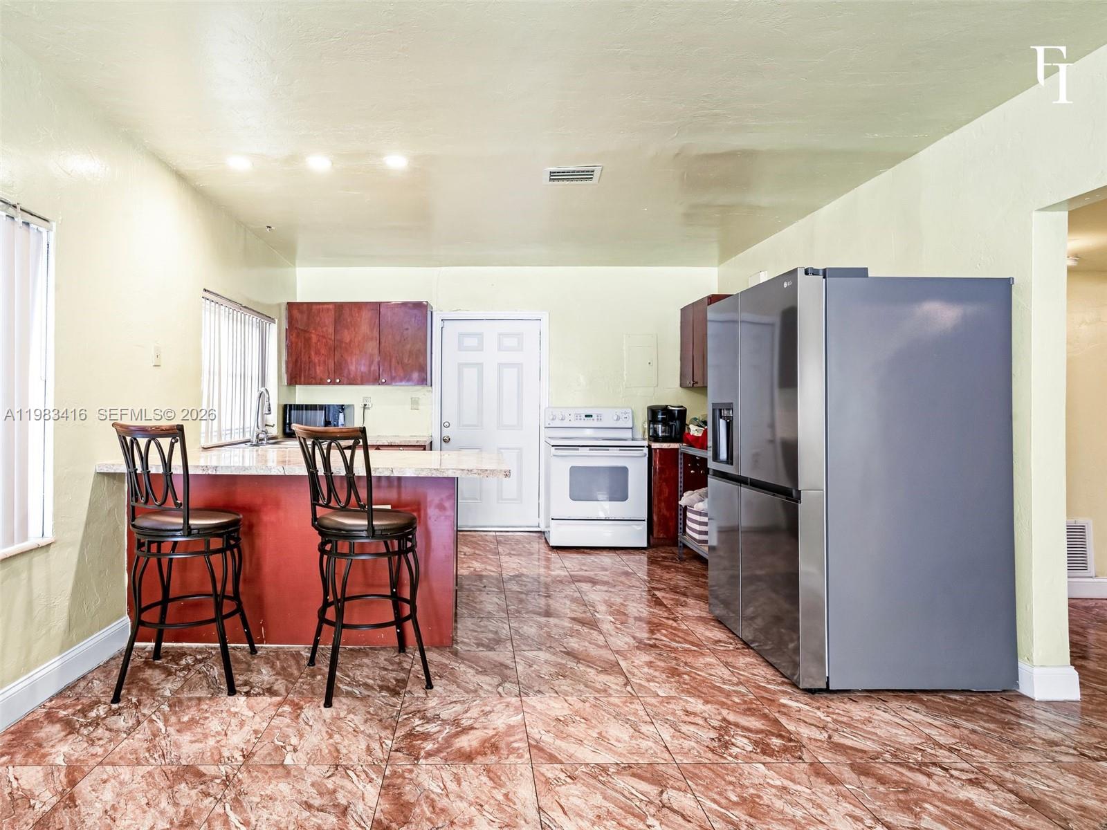 1195 NW 48th St Miami, FL 33127