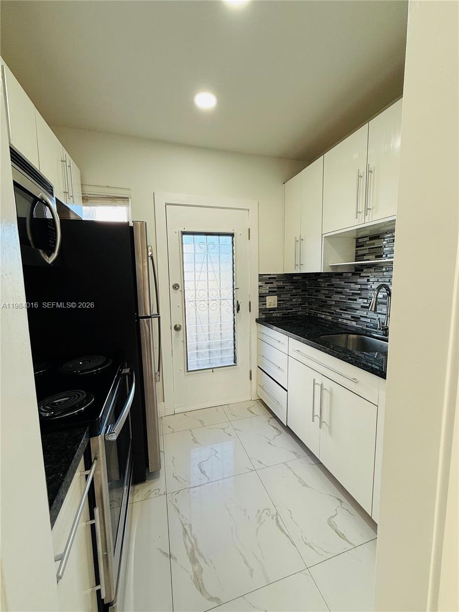 617 SW 11th St #14E Miami, FL 33129