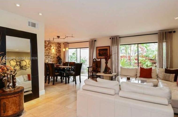 2991 Lakewood Ln #329