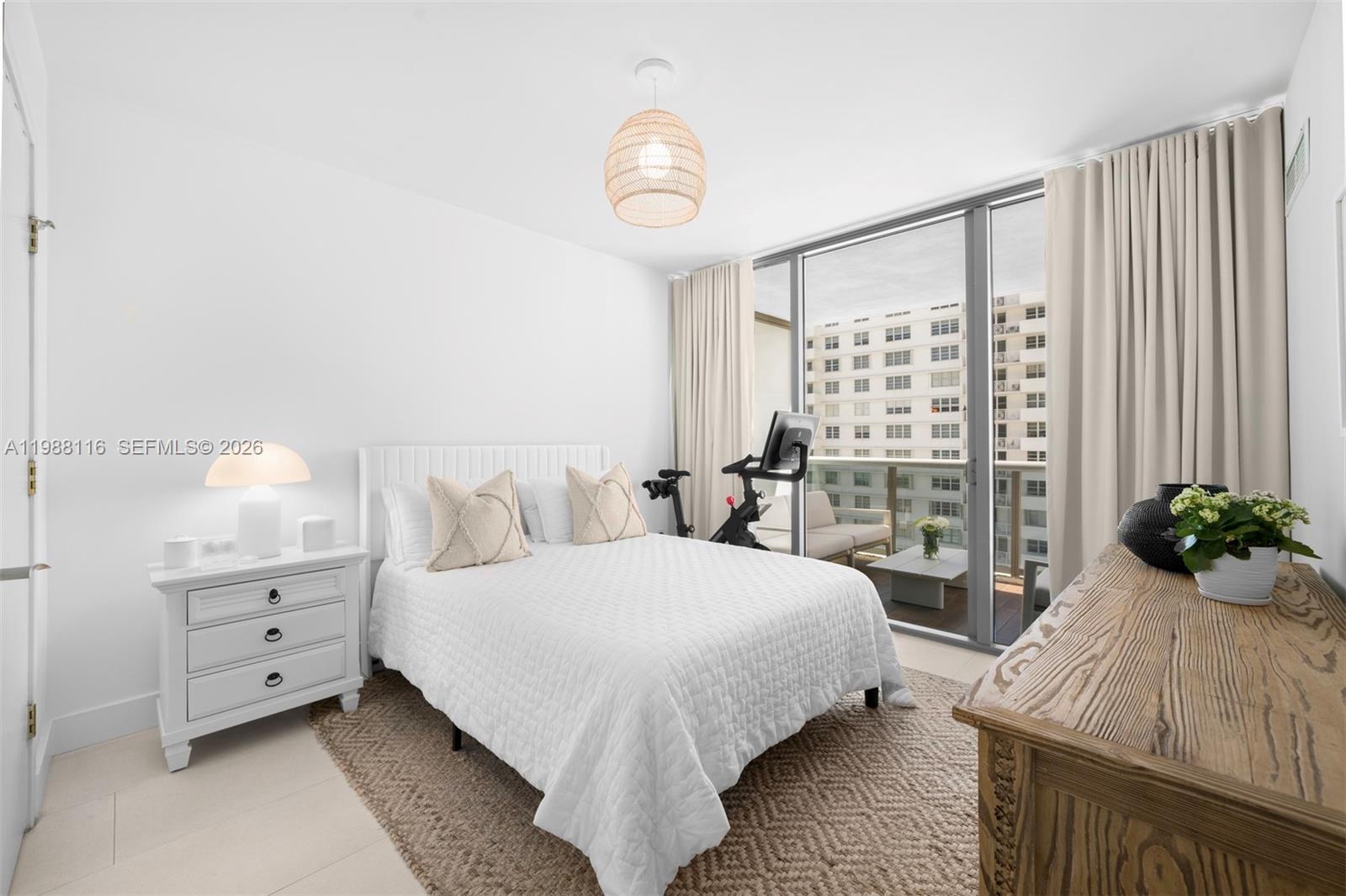 5875 Collins Ave #906 Miami Beach, FL 33140