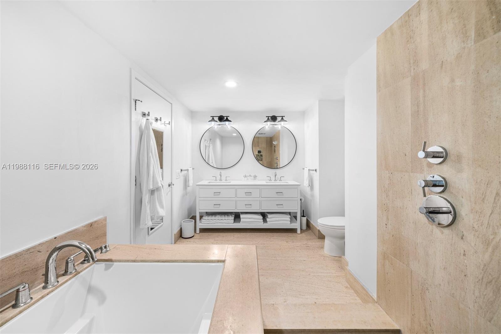 5875 Collins Ave #906 Miami Beach, FL 33140