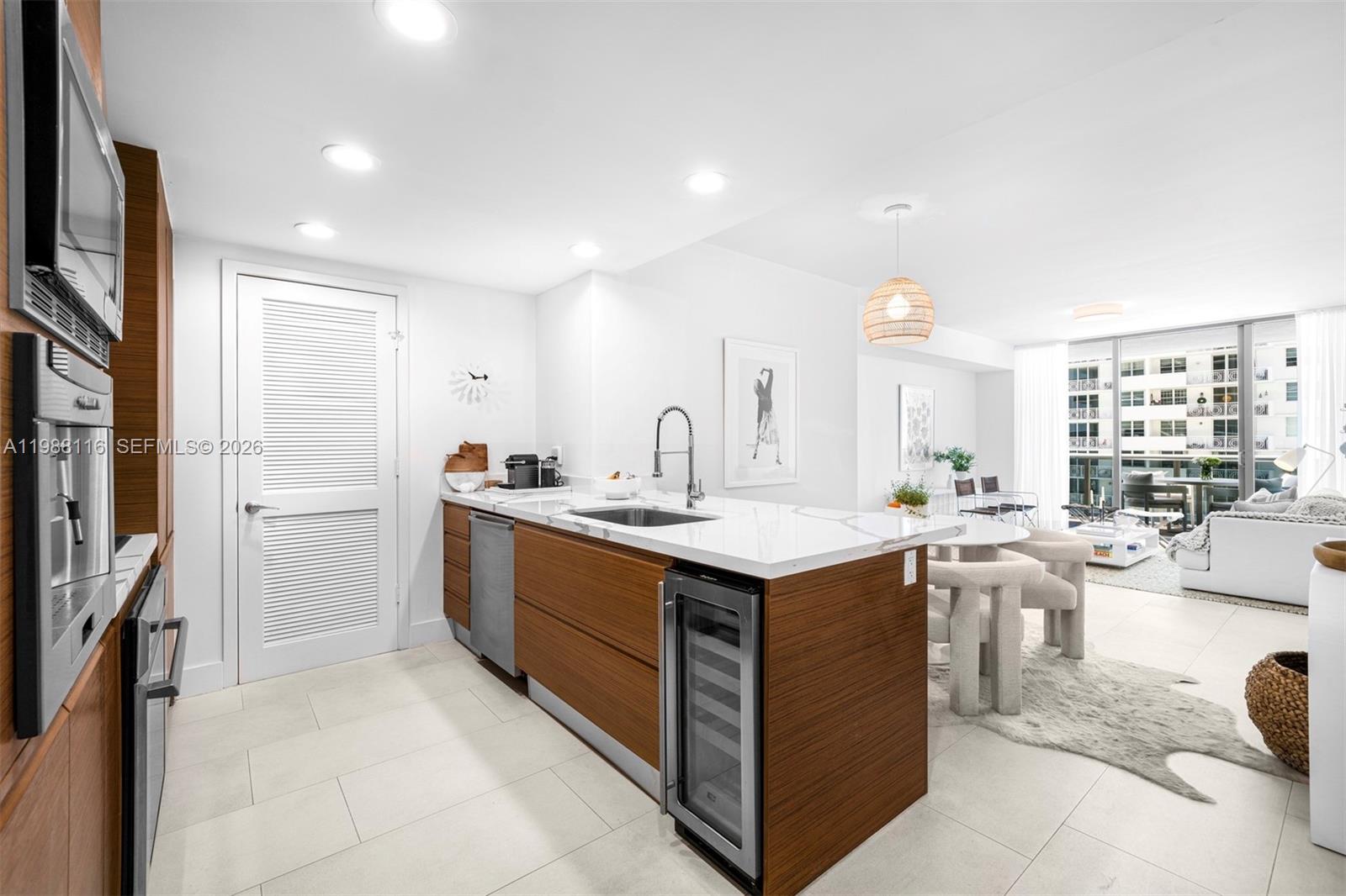 5875 Collins Ave #906 Miami Beach, FL 33140