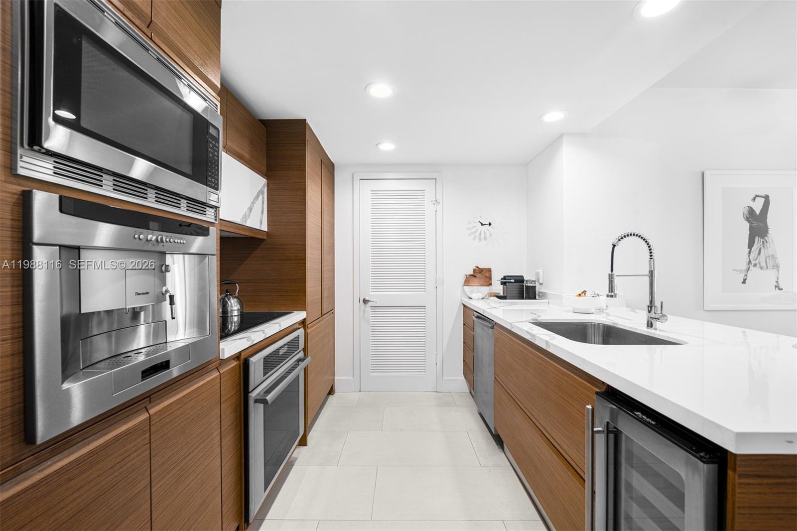 5875 Collins Ave #906 Miami Beach, FL 33140