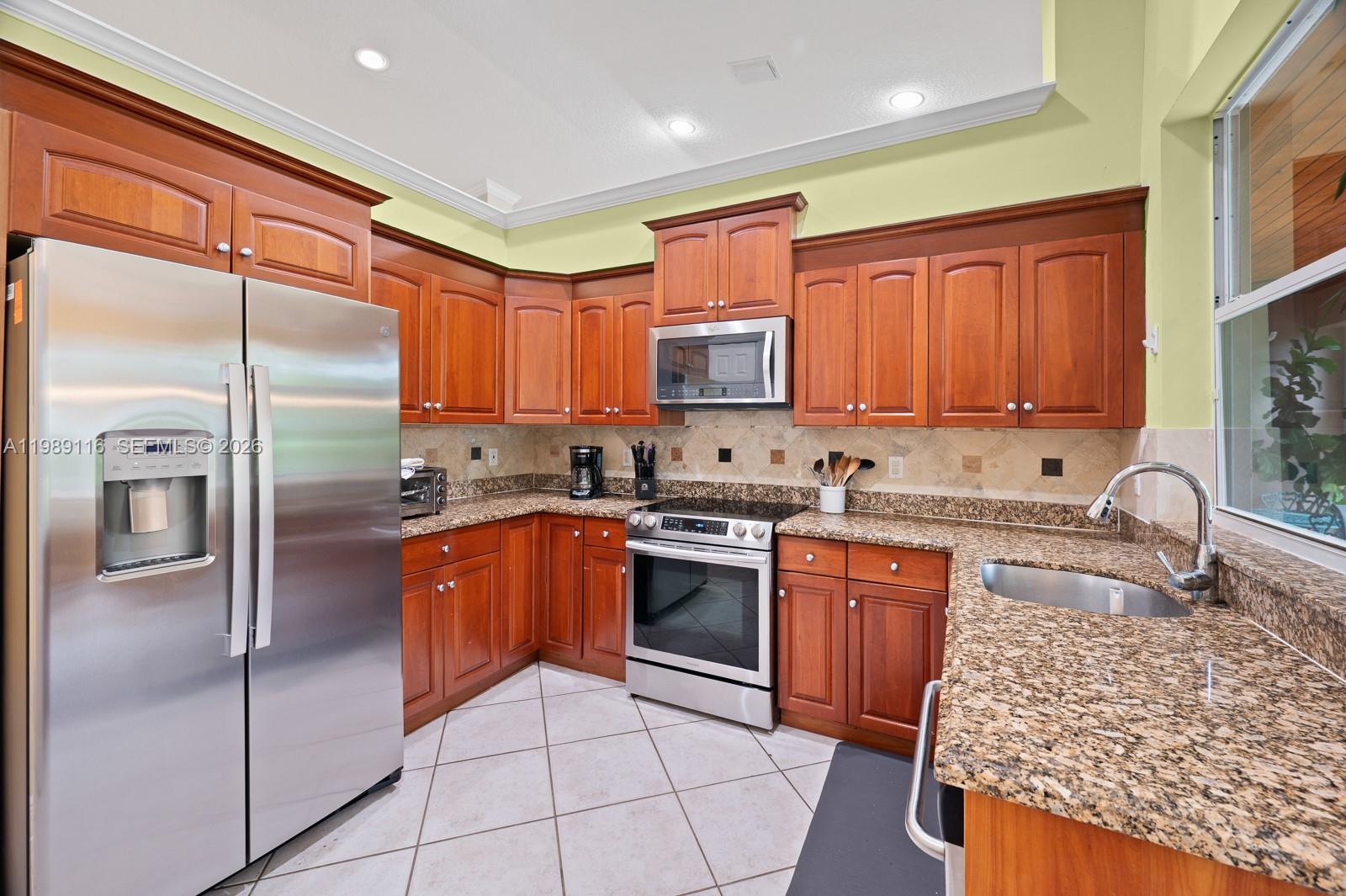 10621 SW 77th Ave Pinecrest, FL 33156