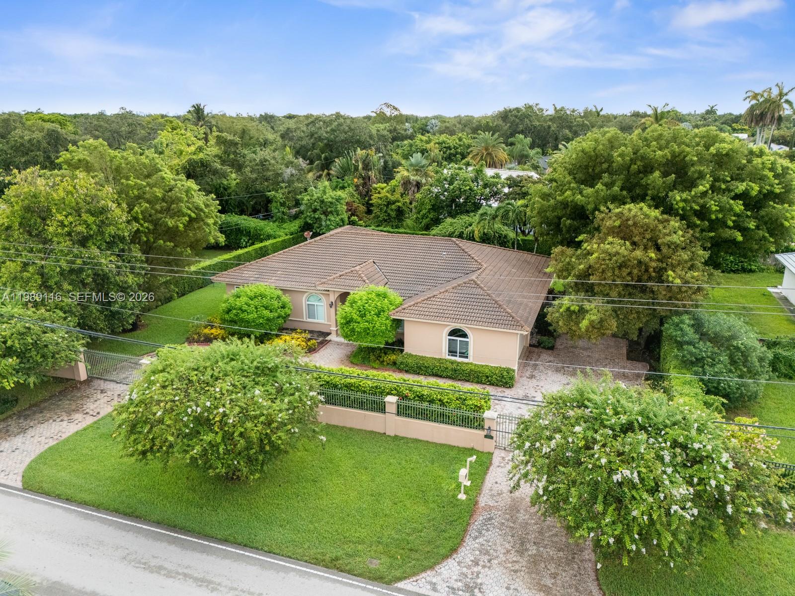 10621 SW 77th Ave Pinecrest, FL 33156