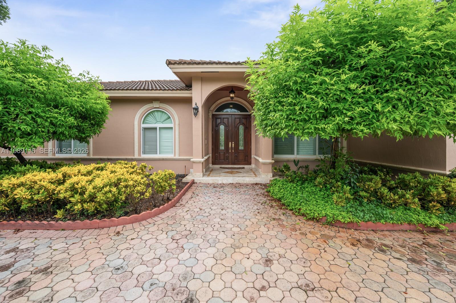 10621 SW 77th Ave Pinecrest, FL 33156