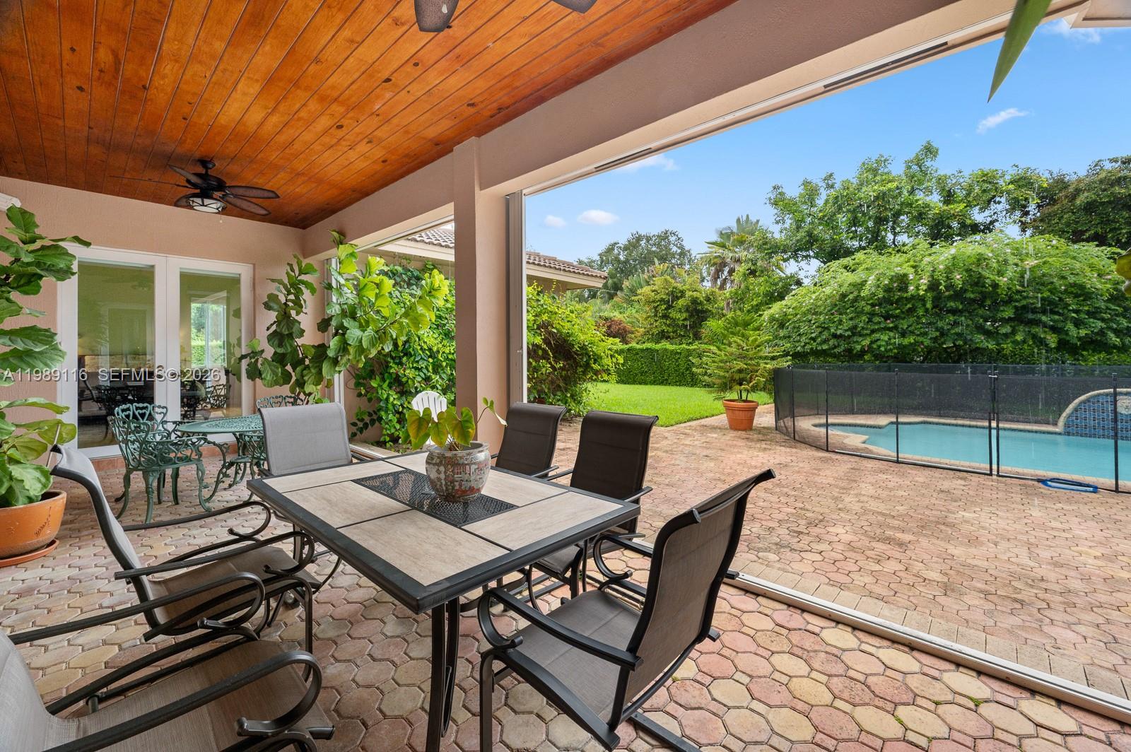 10621 SW 77th Ave Pinecrest, FL 33156