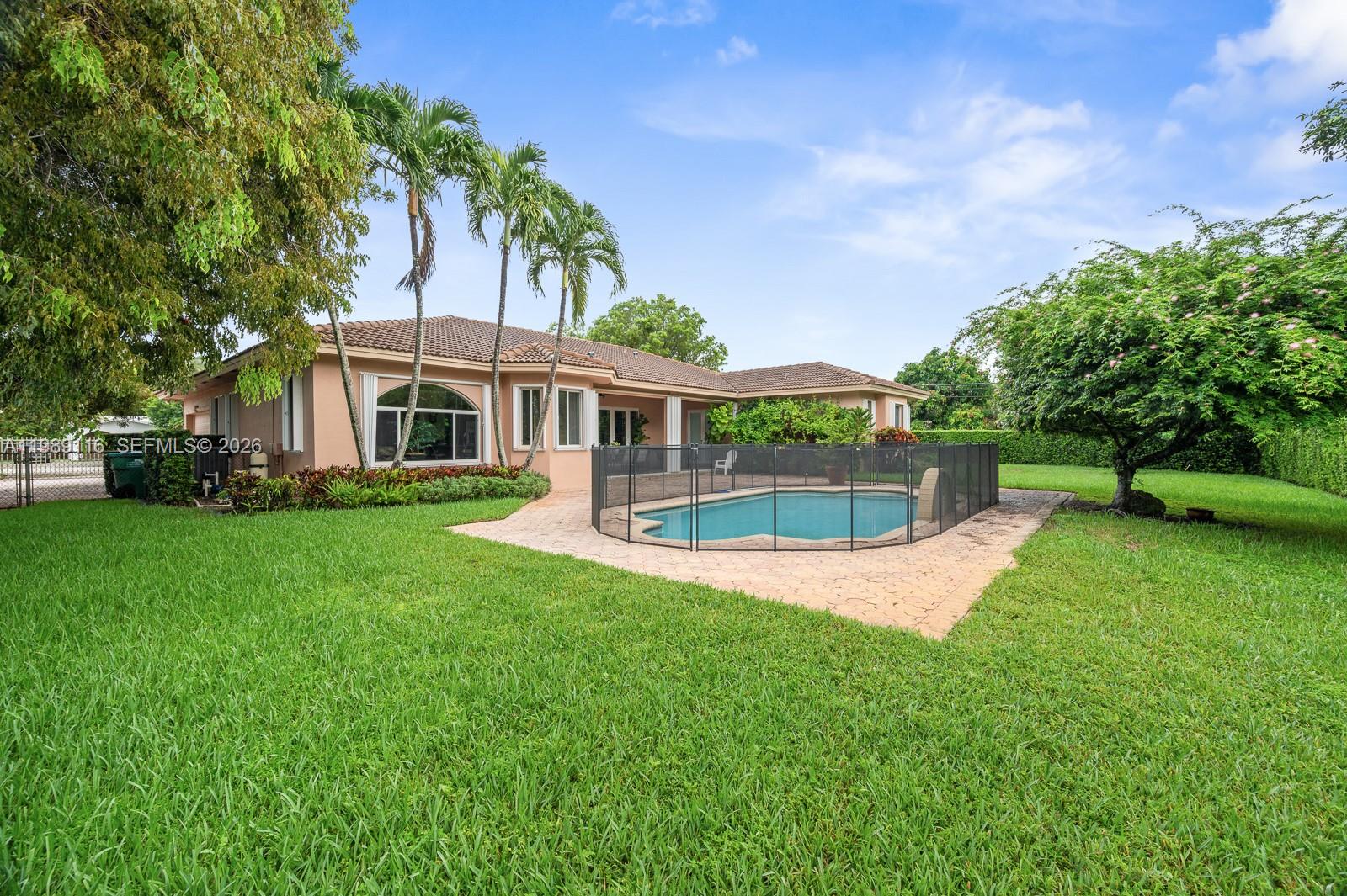 10621 SW 77th Ave Pinecrest, FL 33156