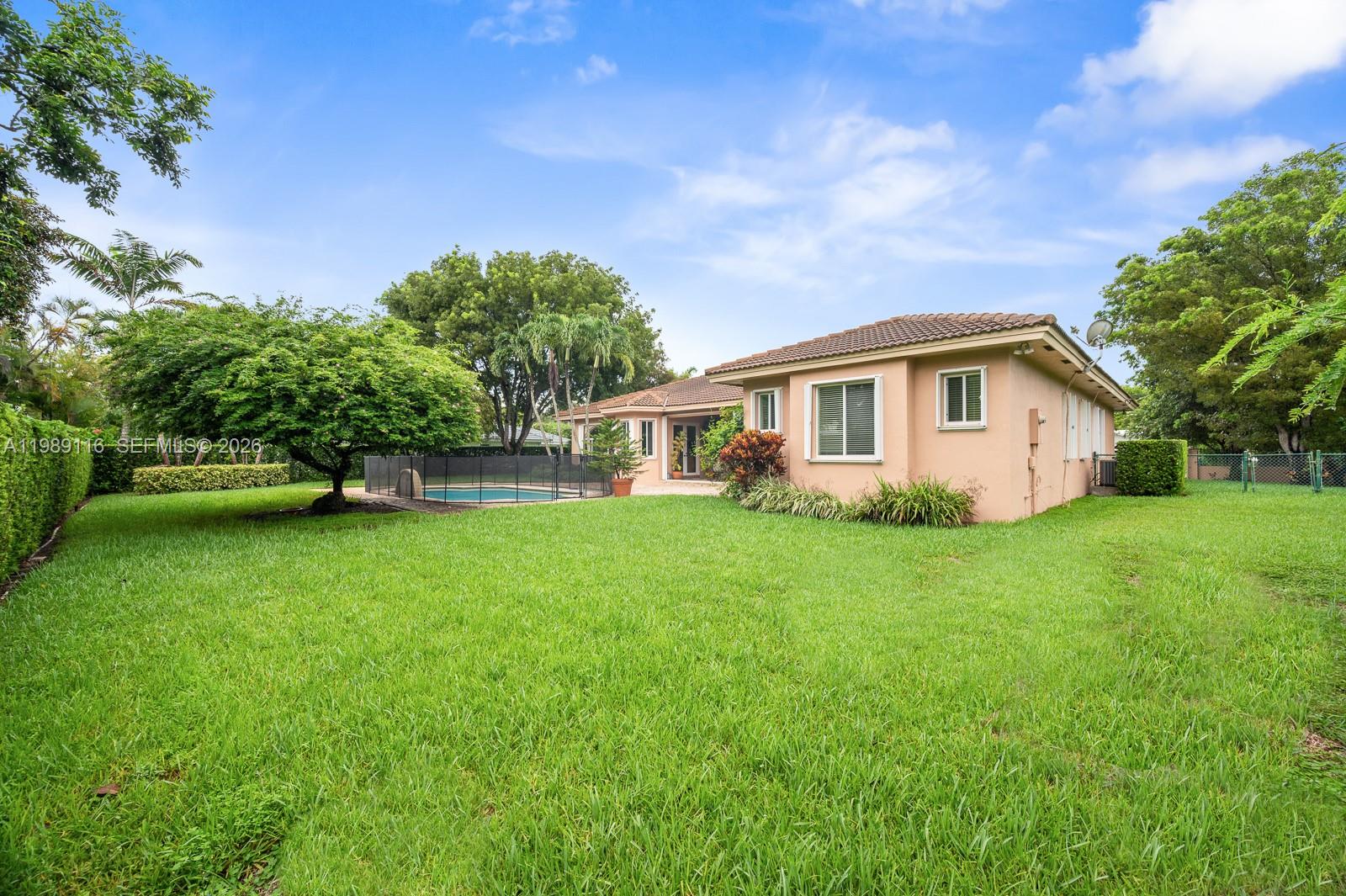 10621 SW 77th Ave Pinecrest, FL 33156