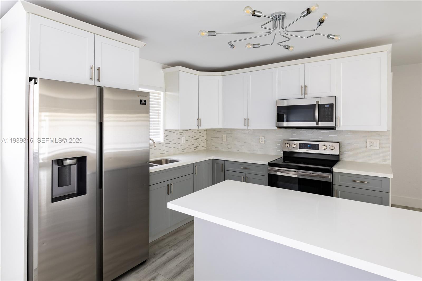 2455 Wiley Ct Hollywood, FL 33020