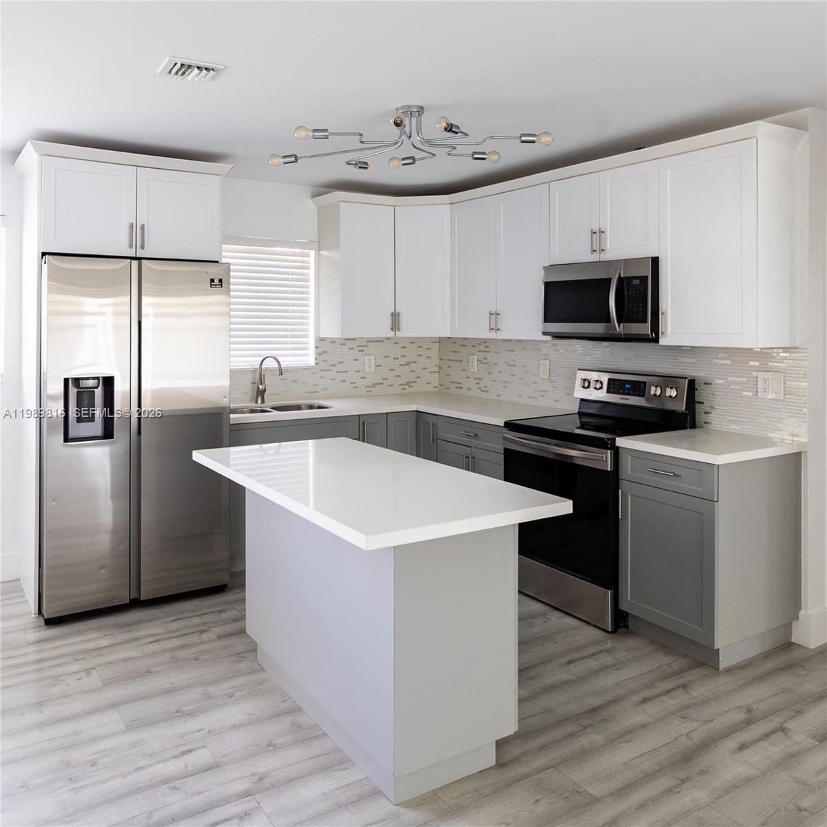 2455 Wiley Ct Hollywood, FL 33020