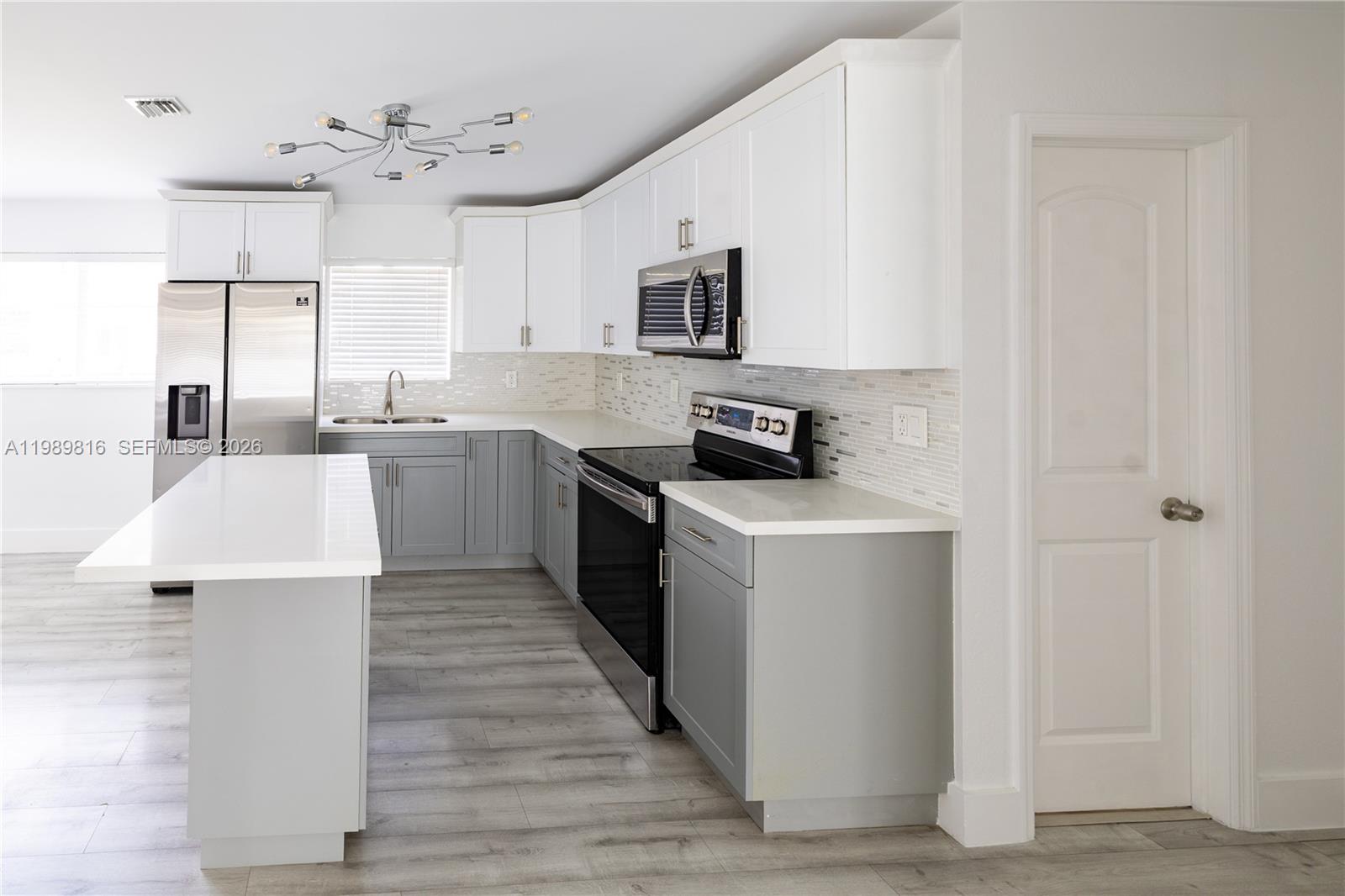 2455 Wiley Ct Hollywood, FL 33020