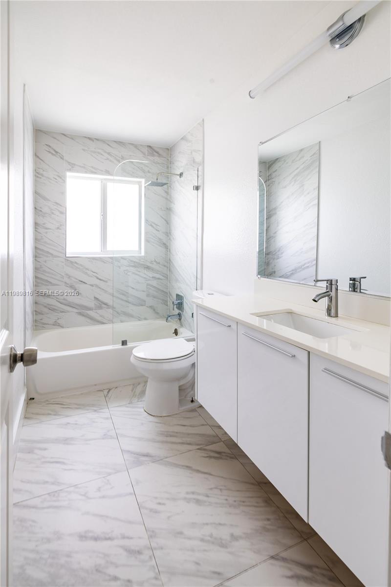 2455 Wiley Ct Hollywood, FL 33020