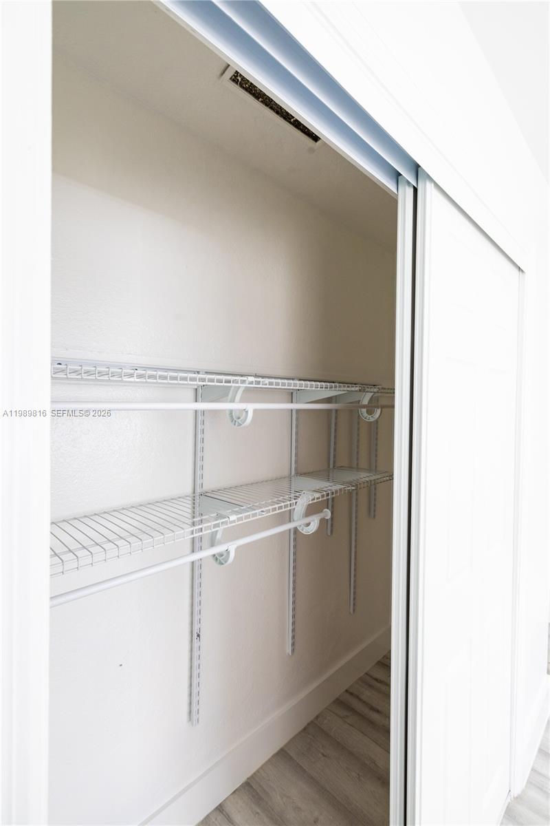 2455 Wiley Ct Hollywood, FL 33020