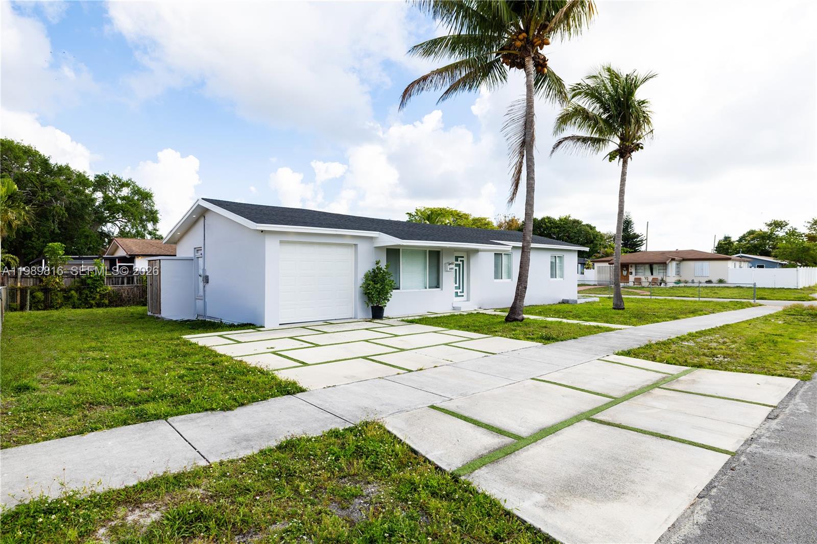 2455 Wiley Ct Hollywood, FL 33020
