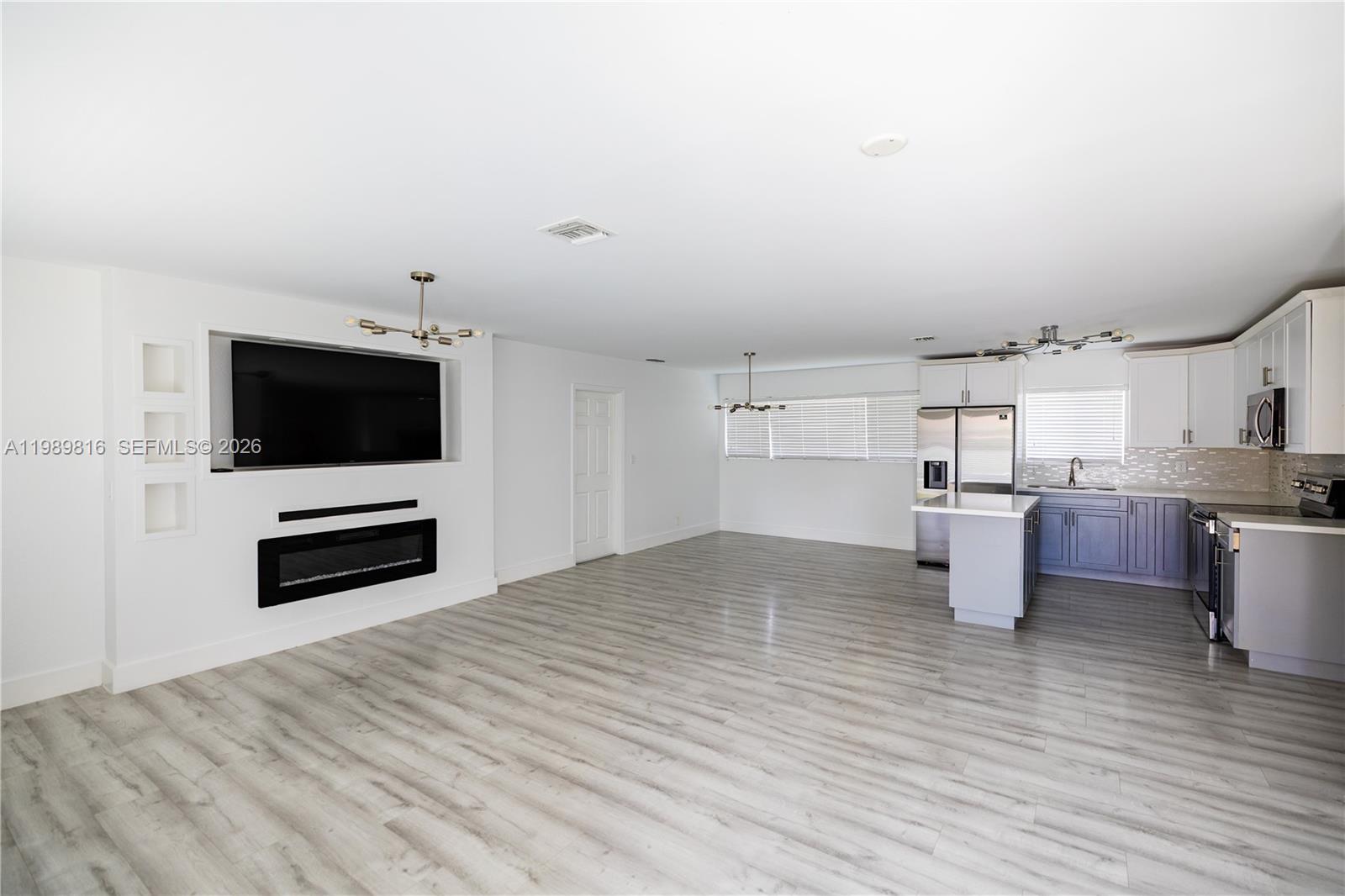 2455 Wiley Ct Hollywood, FL 33020