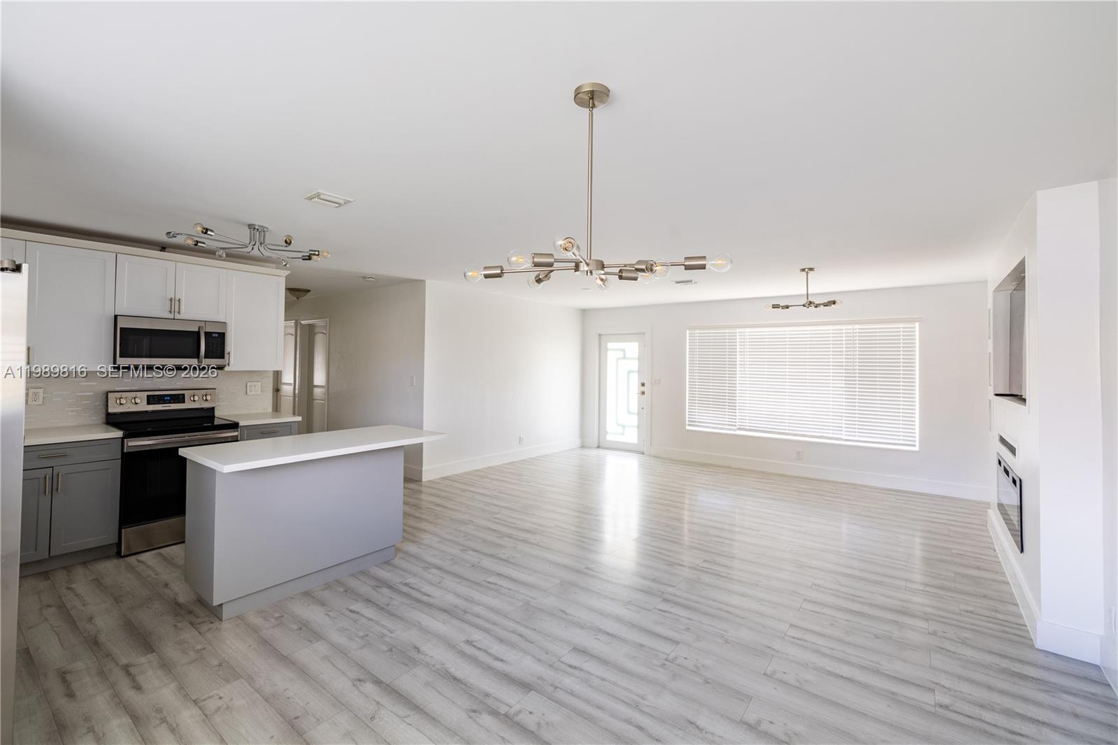 2455 Wiley Ct Hollywood, FL 33020