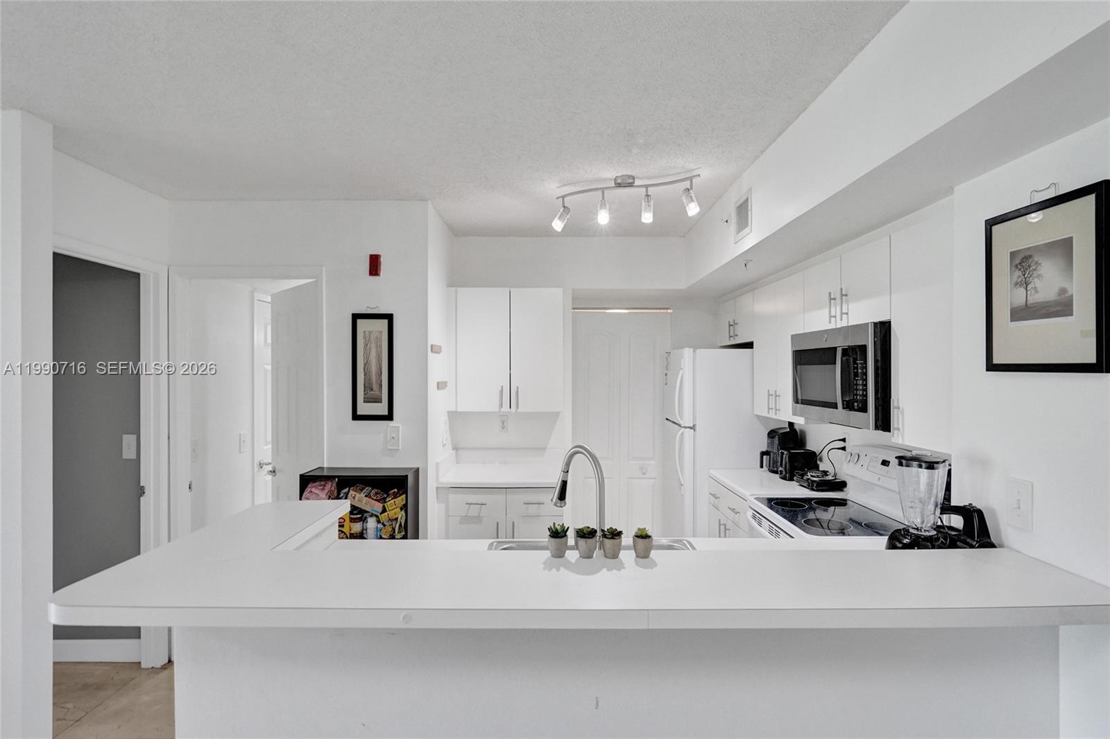 2640 S University Dr #112 Davie, FL 33328