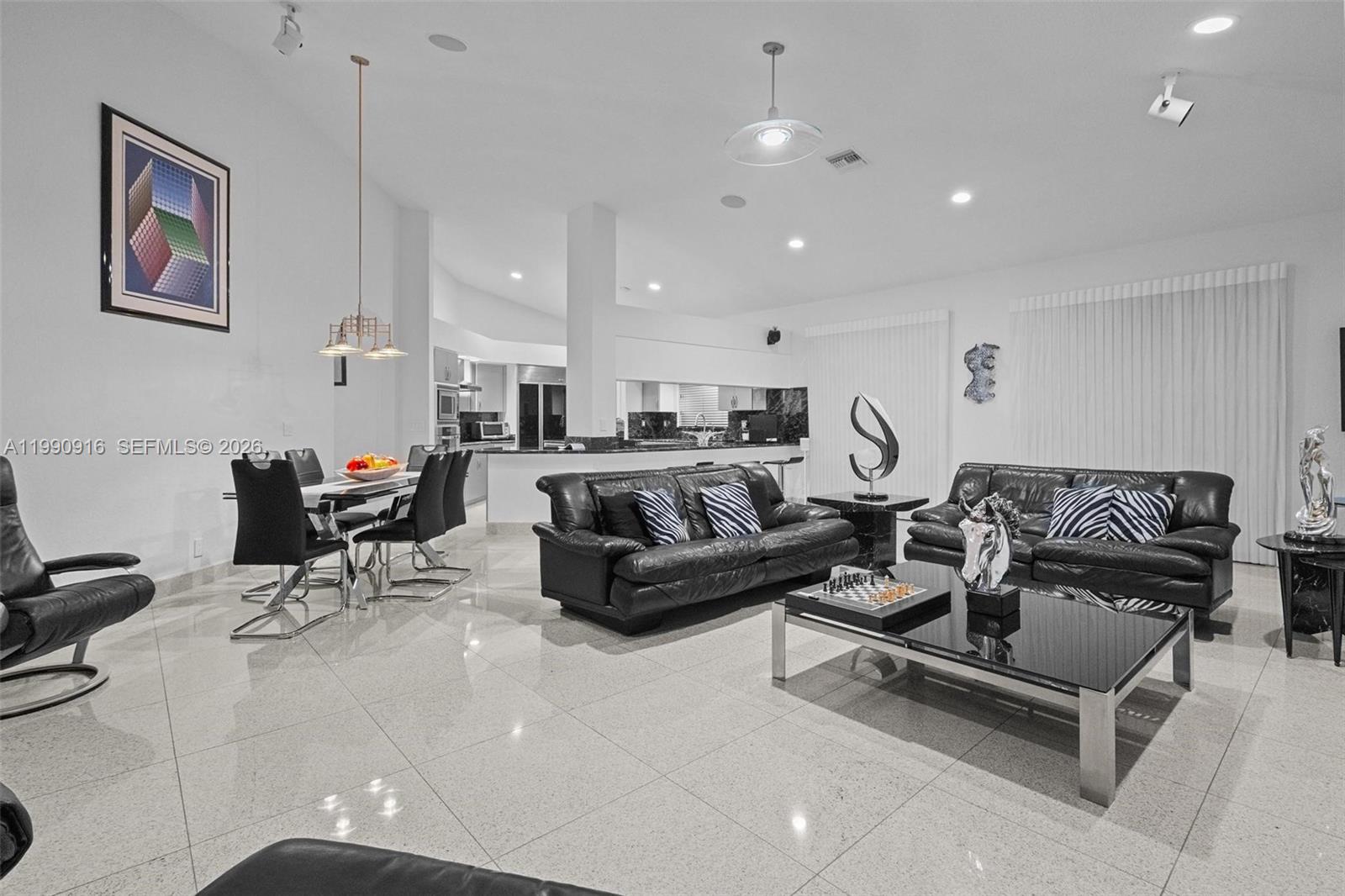 392 Coconut Cir Weston, FL 33326