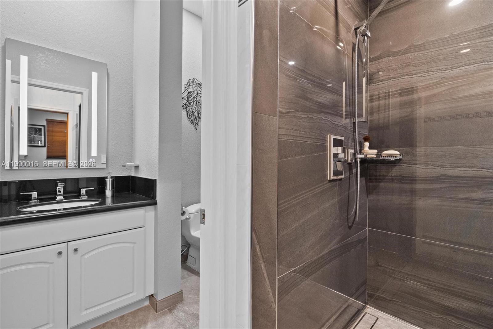 392 Coconut Cir Weston, FL 33326