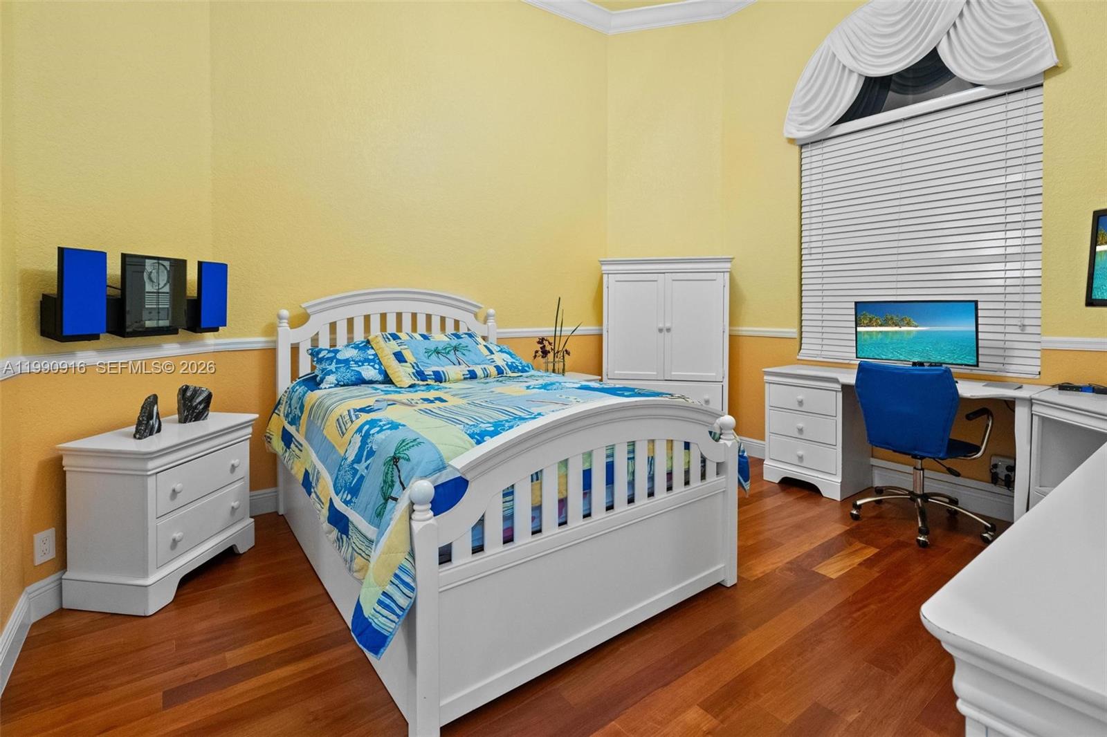 392 Coconut Cir Weston, FL 33326