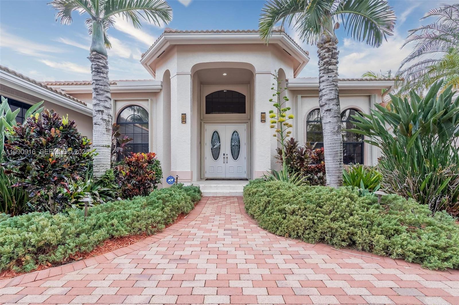 392 Coconut Cir Weston, FL 33326