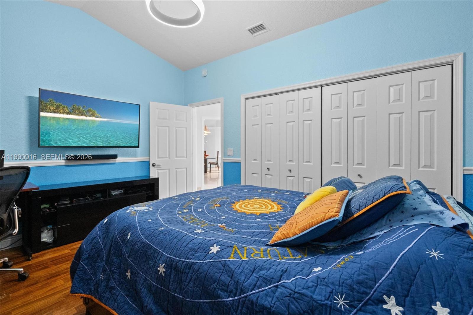 392 Coconut Cir Weston, FL 33326