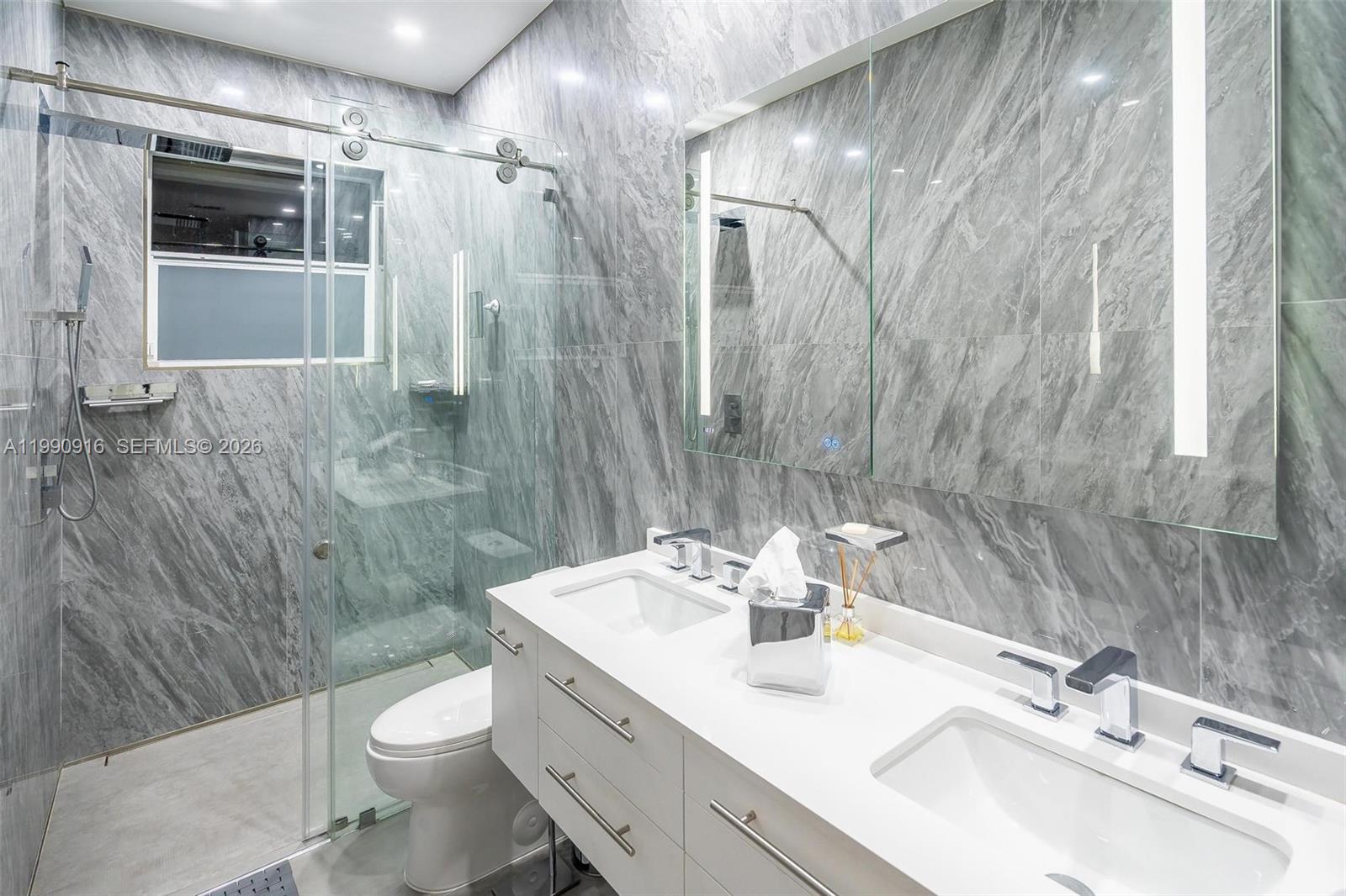 392 Coconut Cir Weston, FL 33326