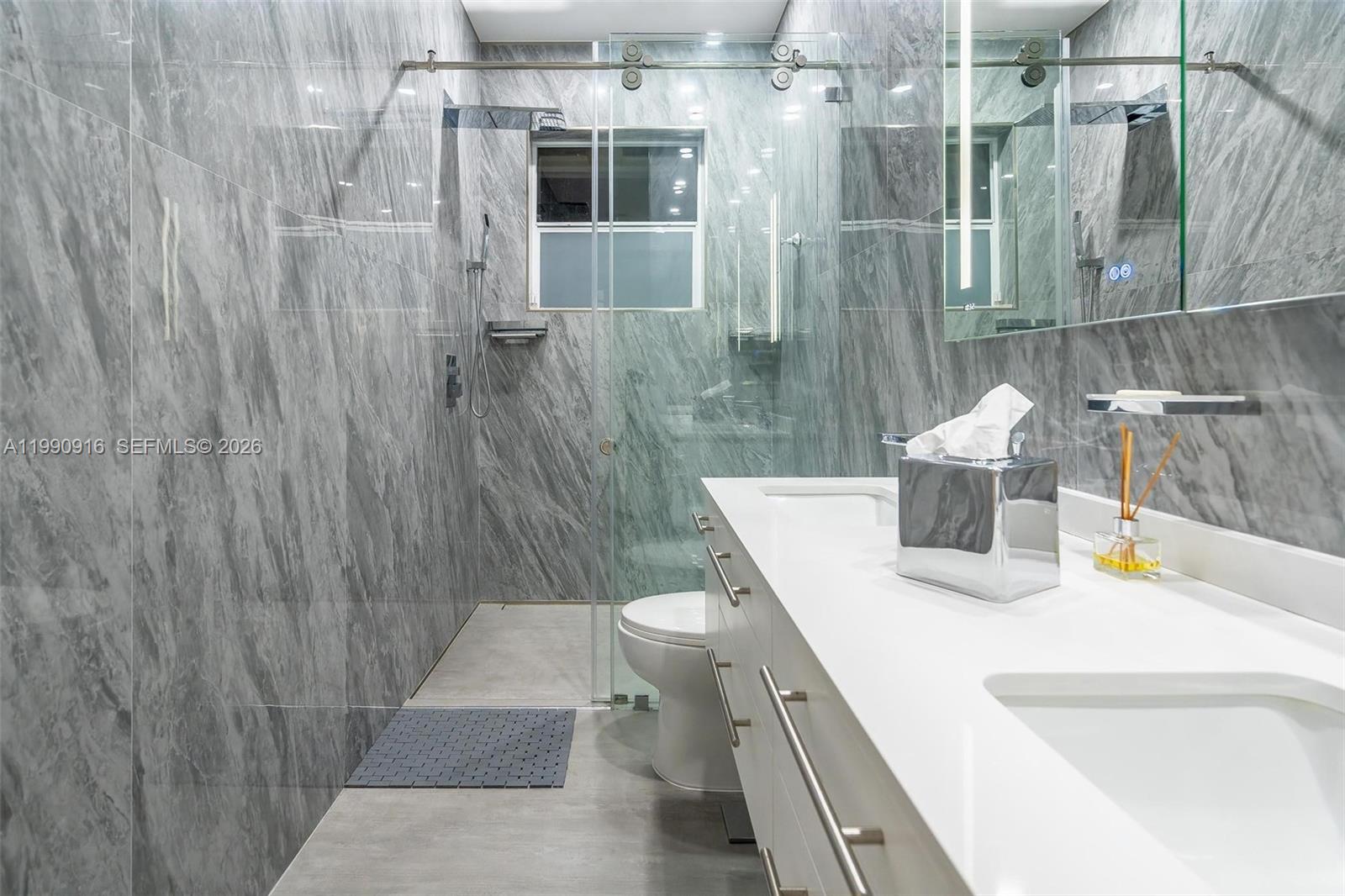 392 Coconut Cir Weston, FL 33326