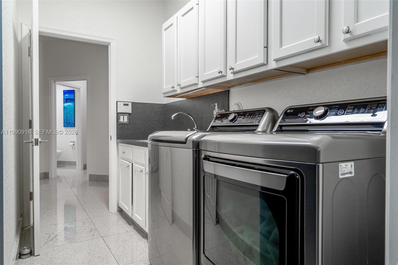 392 Coconut Cir Weston, FL 33326