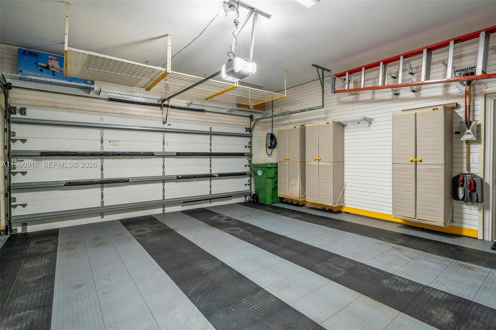 392 Coconut Cir Weston, FL 33326