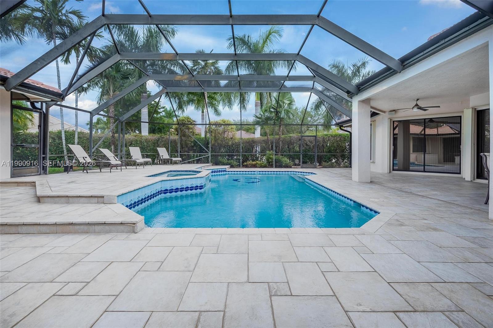 392 Coconut Cir Weston, FL 33326