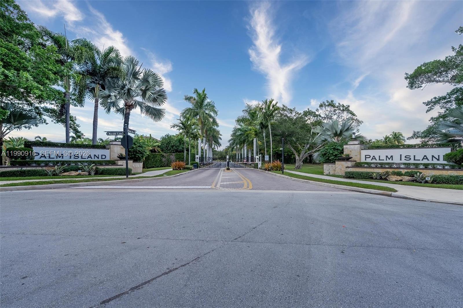 392 Coconut Cir Weston, FL 33326