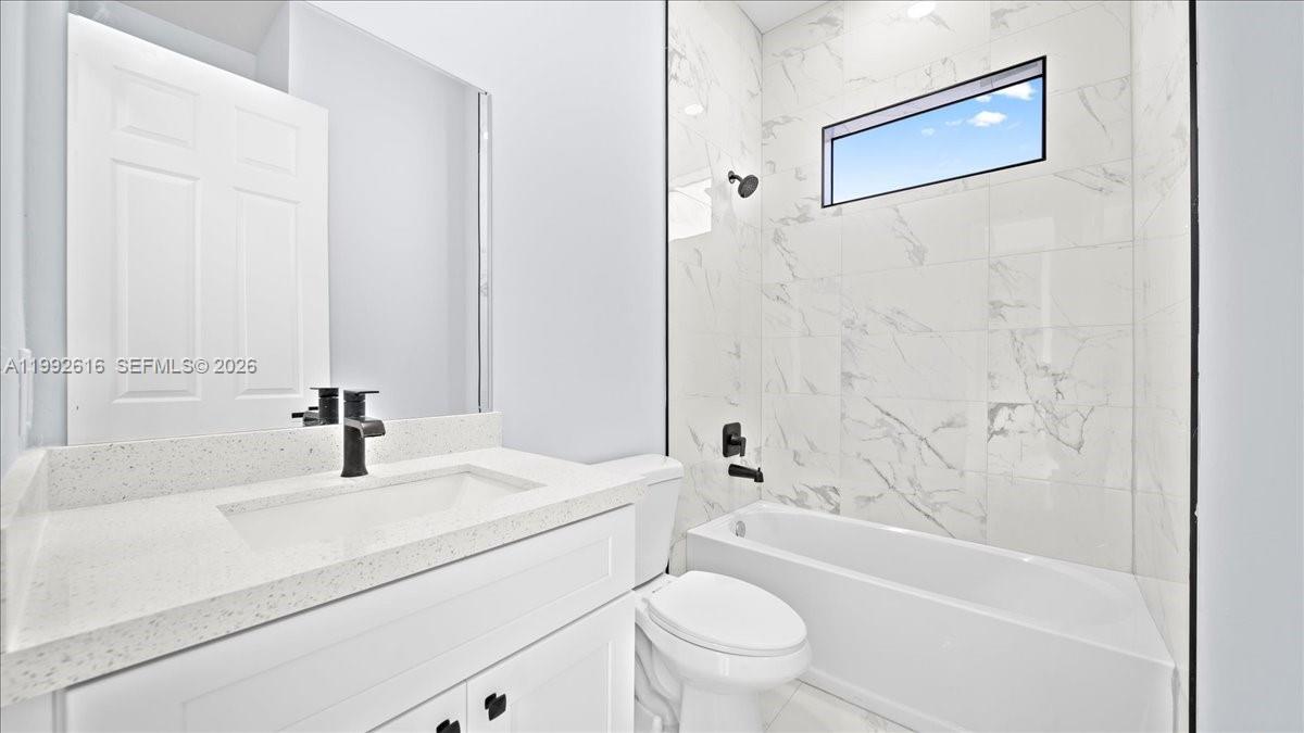 1201 15th Ter Cape Coral, FL 33909