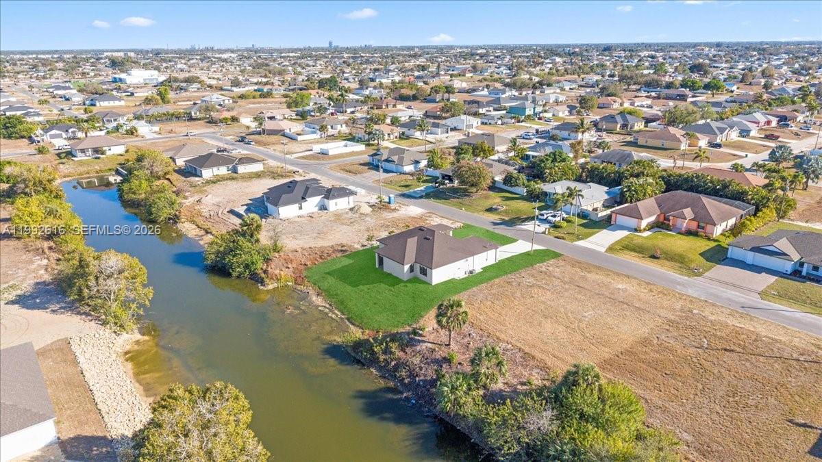 1201 15th Ter Cape Coral, FL 33909