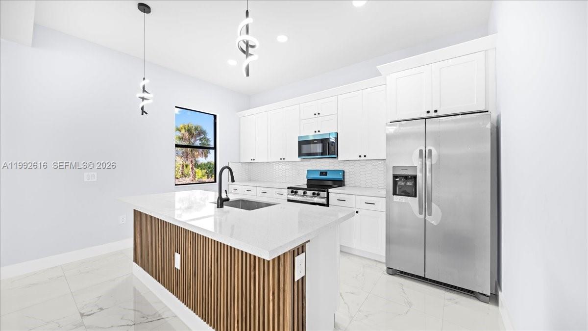 1201 15th Ter Cape Coral, FL 33909